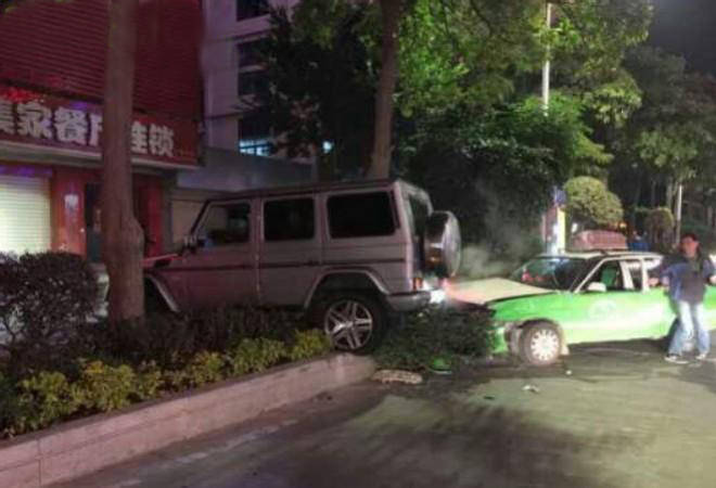 Mercedes-Benz G55 AMG 6 Otomobili Ezdi Geçti