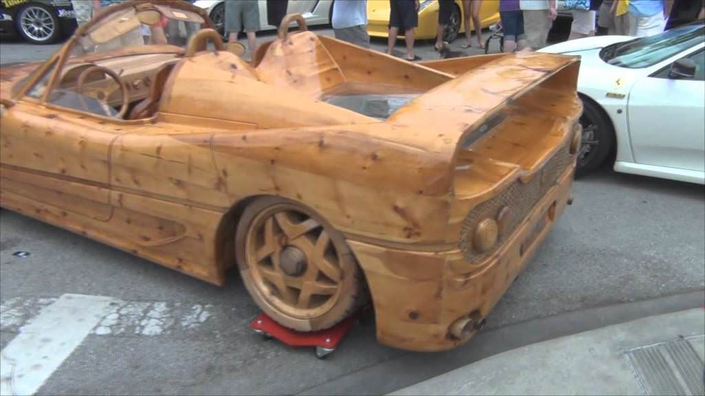 Ağaçtan Ferrari Yapıp Suda Yüzdürdü