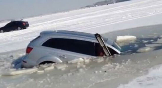 Buz Kırılınca Göle Düştü