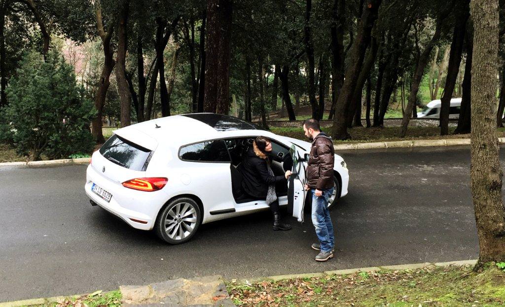 İki Gerçek Aşk Sevgililer Günü Otomobilleri