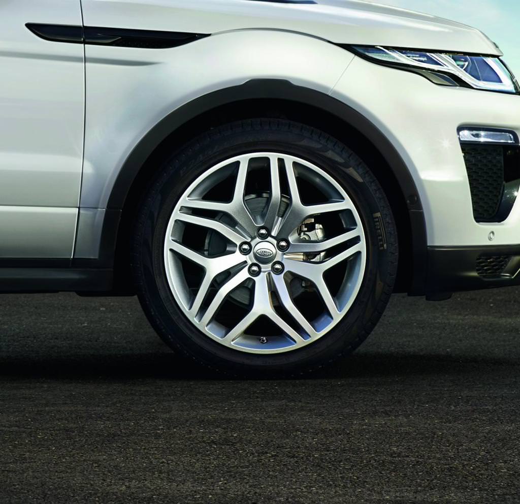 Makyajlı Evoque Motorlarıyla İddialı
