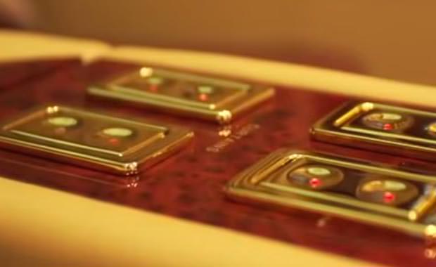 Cadillac'ı 24 Ayar Altın İle Kapladı Ve Sinema Sistemi Kurdu