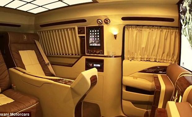 Cadillac'ı 24 Ayar Altın İle Kapladı Ve Sinema Sistemi Kurdu