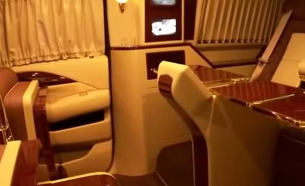 Cadillac'ı 24 Ayar Altın İle Kapladı Ve Sinema Sistemi Kurdu