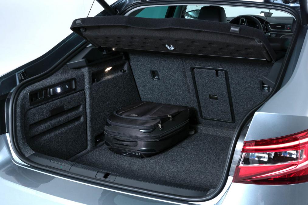 Skoda Superb de Yıldızlar Geçidinde