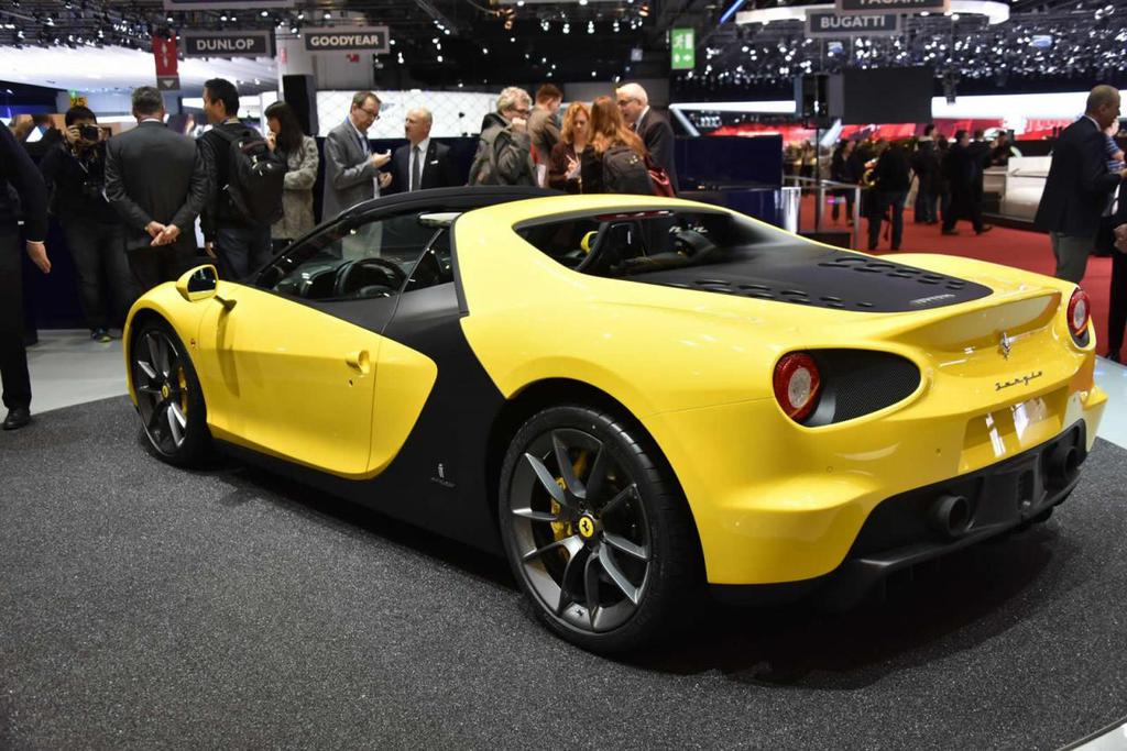 6 Adet Üretilen Ferrari Fuarın Yıldızları Arasında