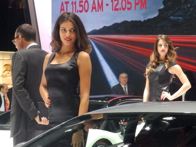 2015 Cenevre Otomobil Fuarı Güzelleri