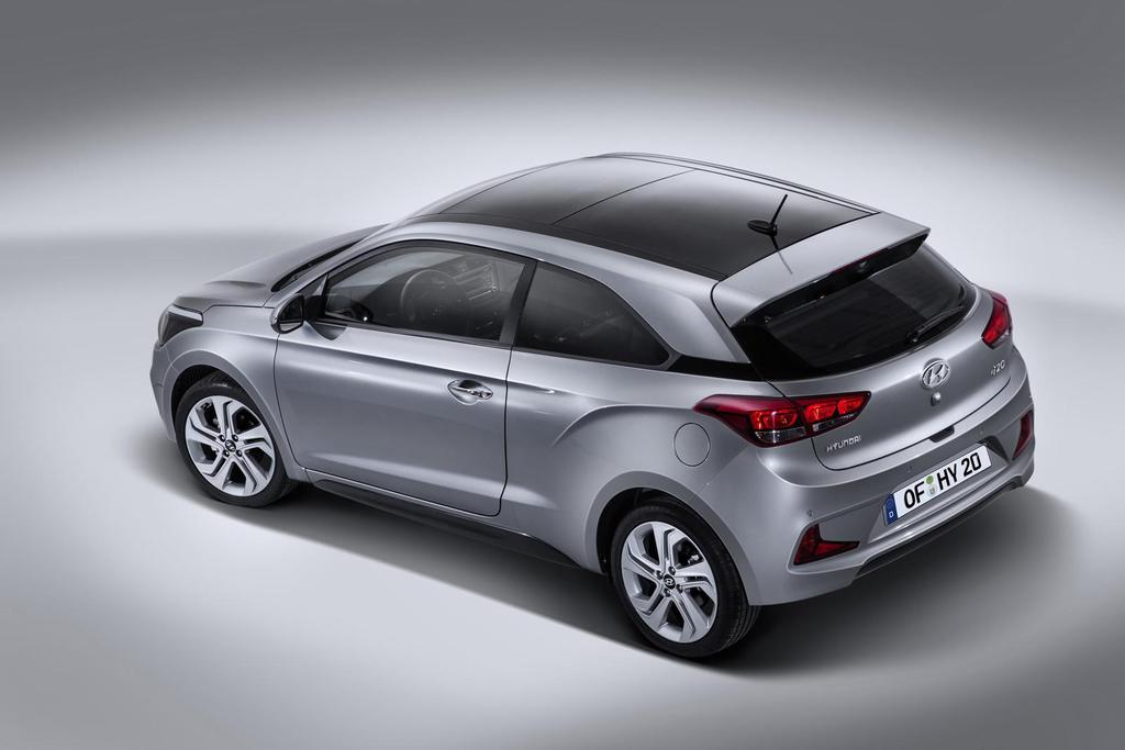 Hyundai i20 Coupe Fuarda Boy Gösteriyor