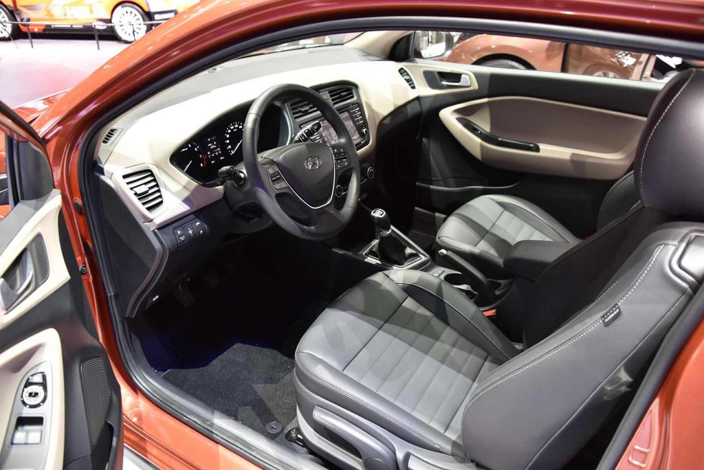 Hyundai i20 Coupe Fuarda Boy Gösteriyor