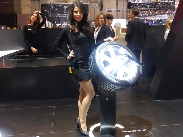 2015 Cenevre Otomobil Fuarı Güzelleri