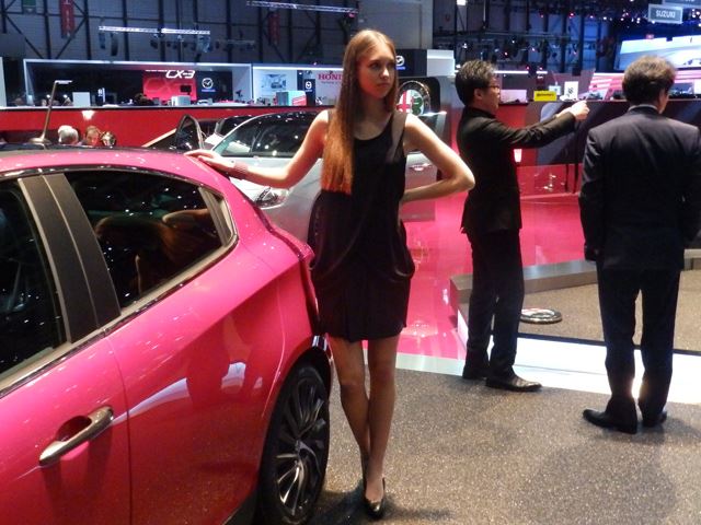 2015 Cenevre Otomobil Fuarı Güzelleri