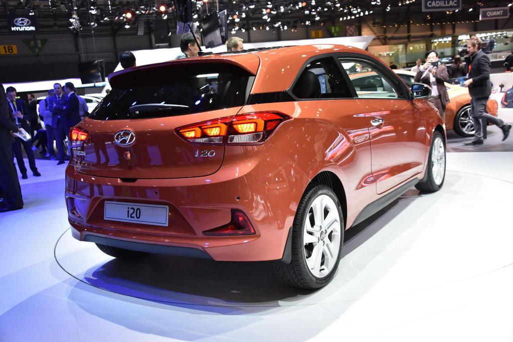 Hyundai i20 Coupe Fuarda Boy Gösteriyor