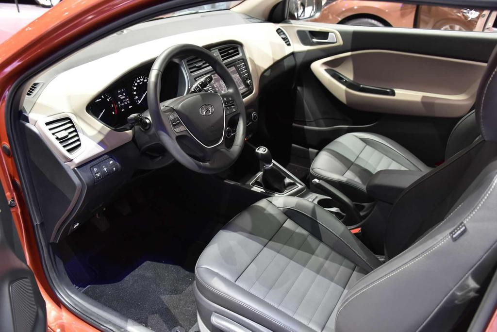 Hyundai i20 Coupe Fuarda Boy Gösteriyor