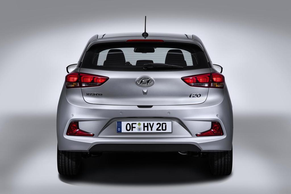 Hyundai i20 Coupe Fuarda Boy Gösteriyor