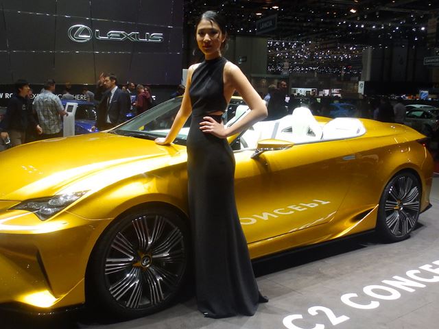 2015 Cenevre Otomobil Fuarı Güzelleri