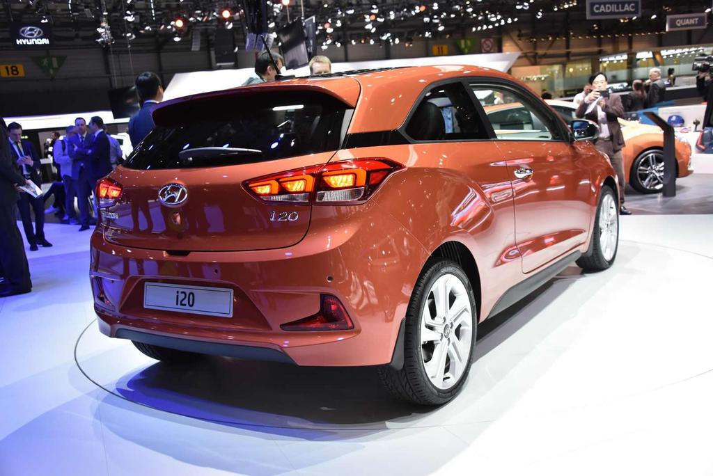 Hyundai i20 Coupe Fuarda Boy Gösteriyor