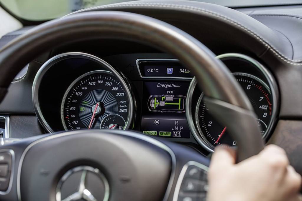 Mercedes-Benz GLE Parlıyor