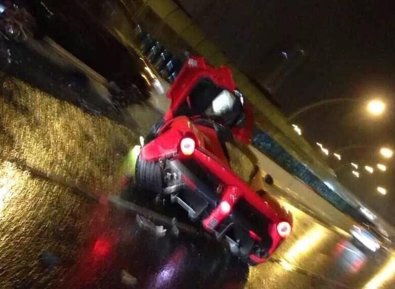 19 Yaşındaki Genç 11 Milyon TL’lik Otomobili Paramparça Etti