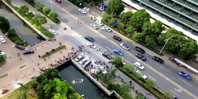 Yanlış Pedala Bastı Kanala Uçtu