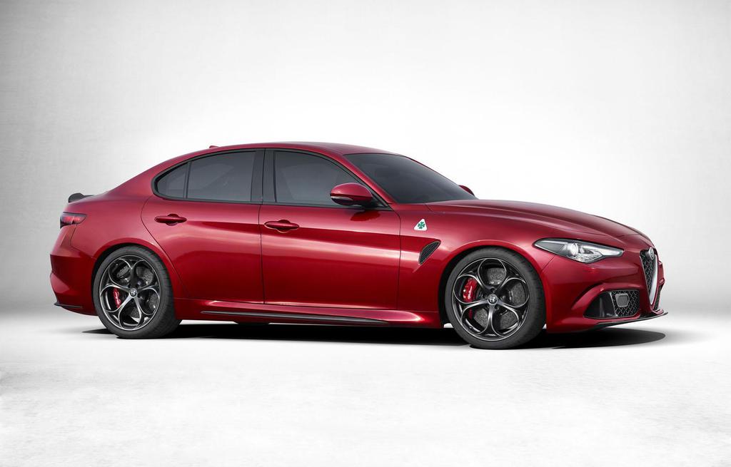 Alfa Romeo Giulia Kendini Gösterdi