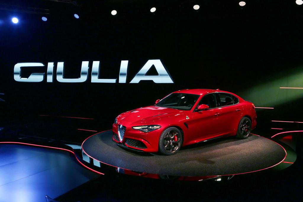 Alfa Romeo Giulia Kendini Gösterdi