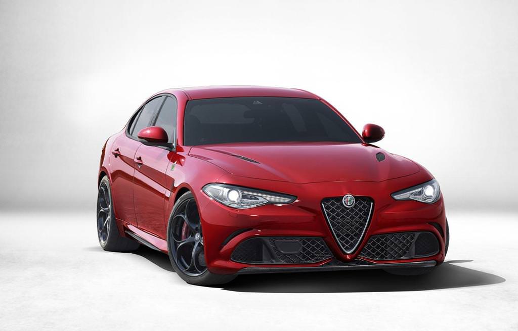 Alfa Romeo Giulia Kendini Gösterdi