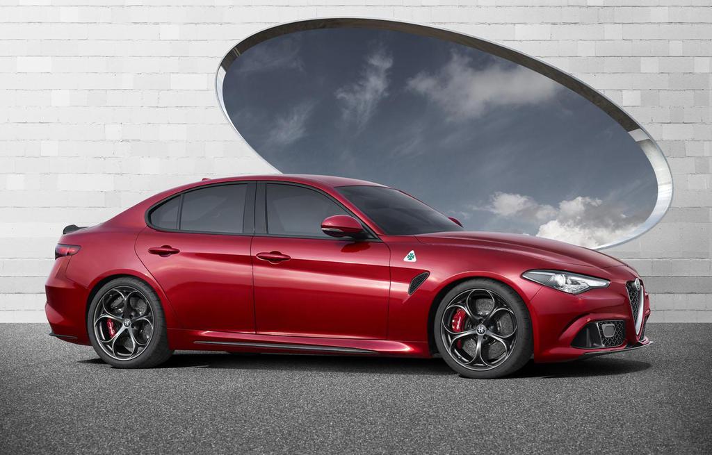 Alfa Romeo Giulia Kendini Gösterdi
