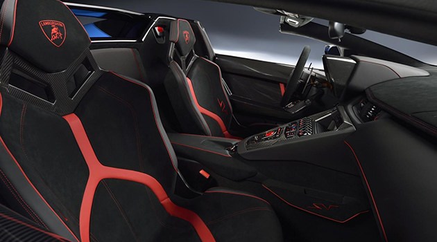 Aventador Super Veloce Roadster Güzeller Geçidinde