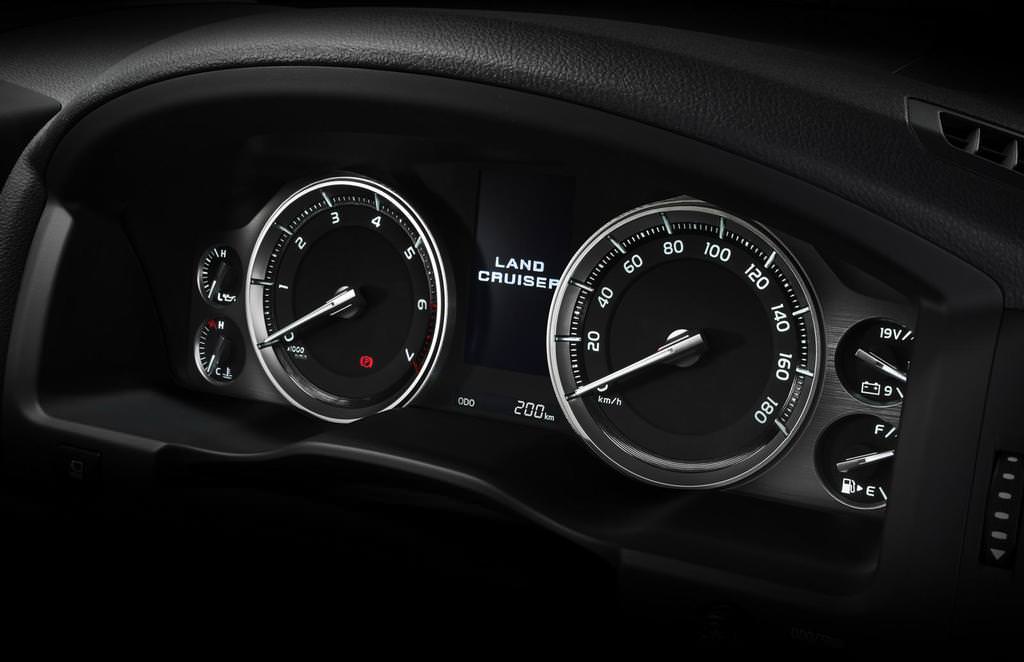 Land Cruiser Makyajlandı