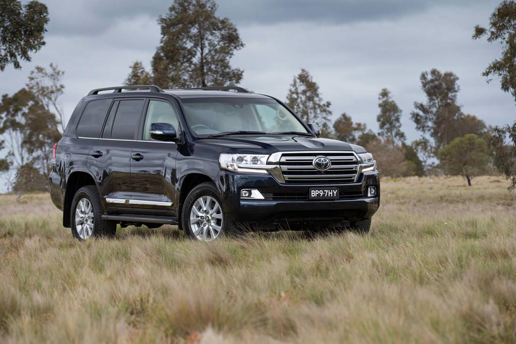Land Cruiser Makyajlandı