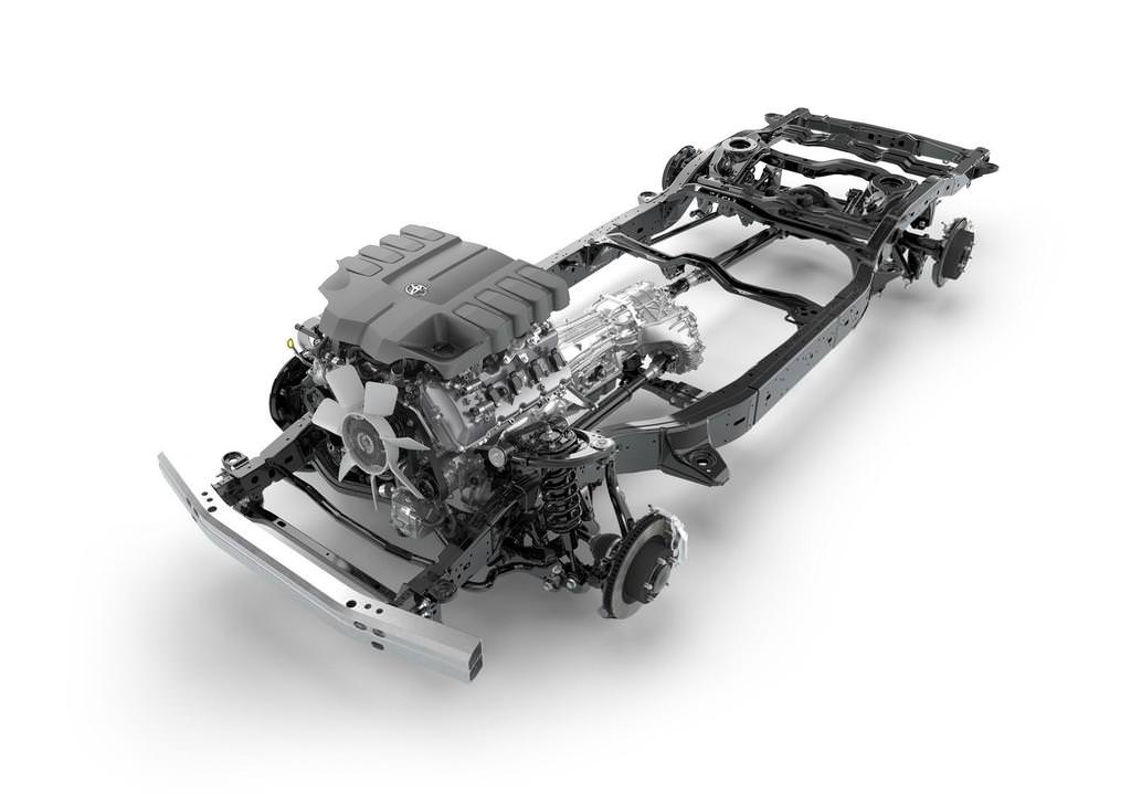 Land Cruiser Makyajlandı