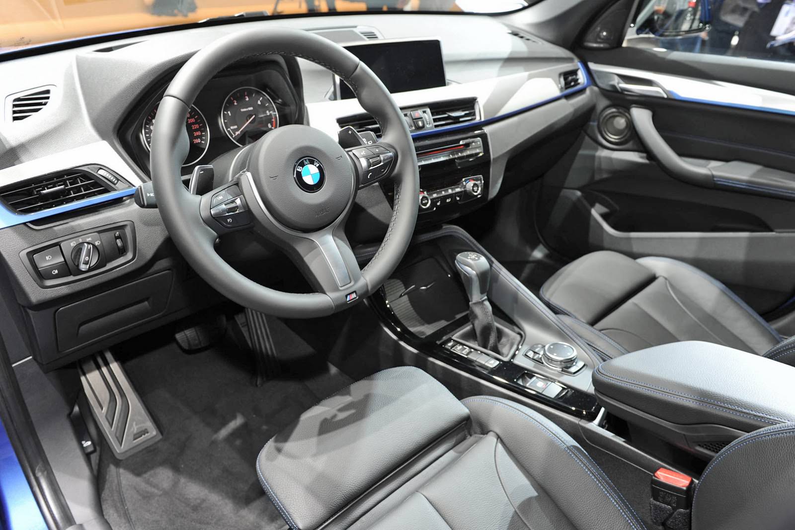 Yeni BMW X1 Fuarın Yıldızları Arasında