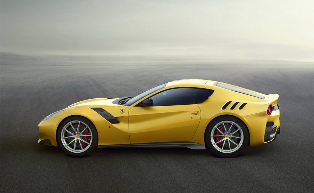 780 HP’lik Ferrari