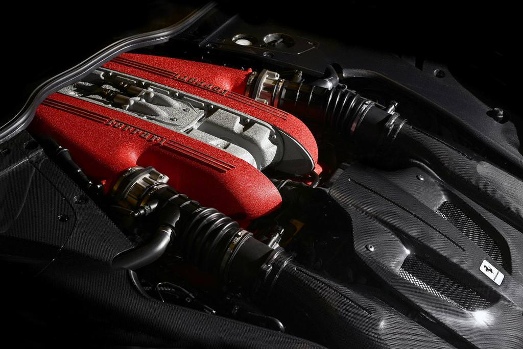 780 HP’lik Ferrari