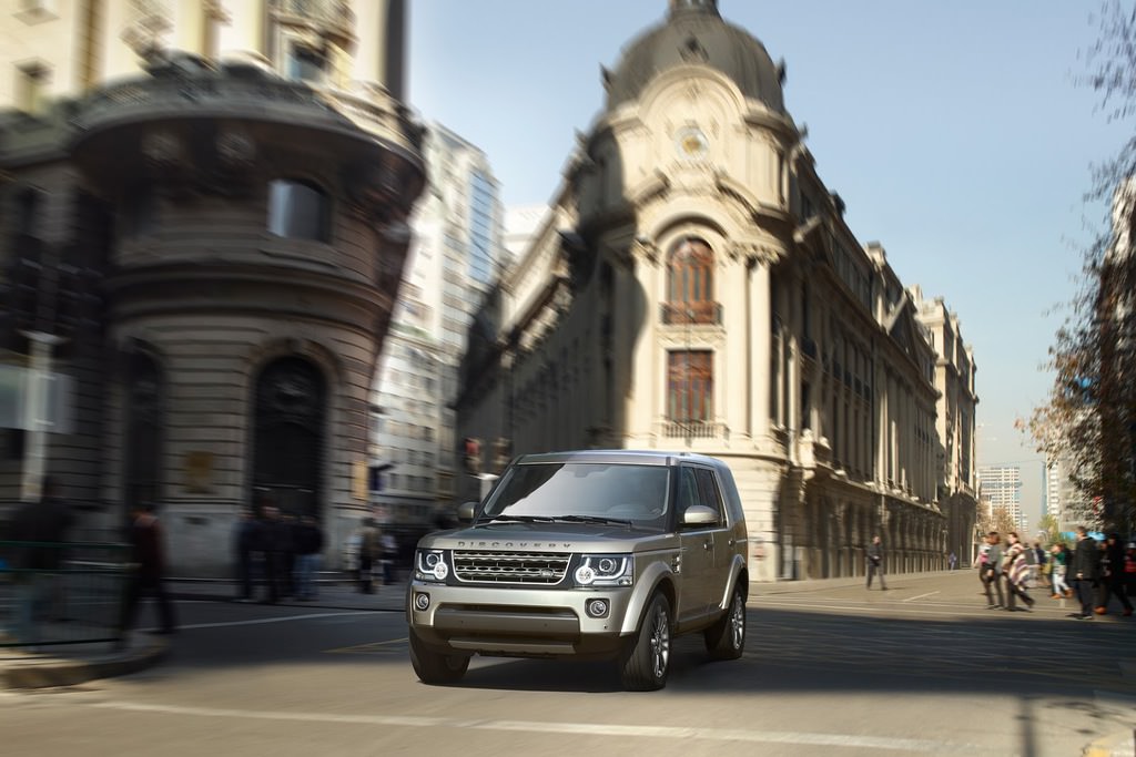 Land Rover'dan İki Özel Model