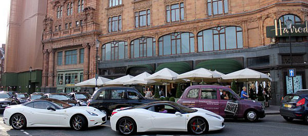 Arap Milyarderler Otomobillerini Özel Kargo Uçaklarıyla Getiriyor