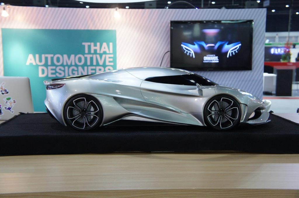 15 Yaşındaki Gencin Elinden Çıkan Koenigsegg