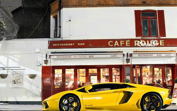 Arap Milyarderler Otomobillerini Özel Kargo Uçaklarıyla Getiriyor