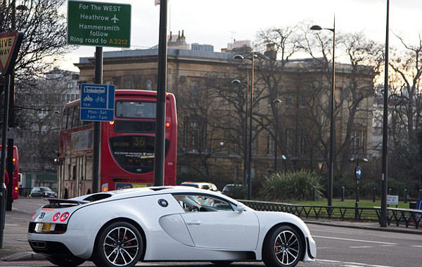 Arap Milyarderler Otomobillerini Özel Kargo Uçaklarıyla Getiriyor