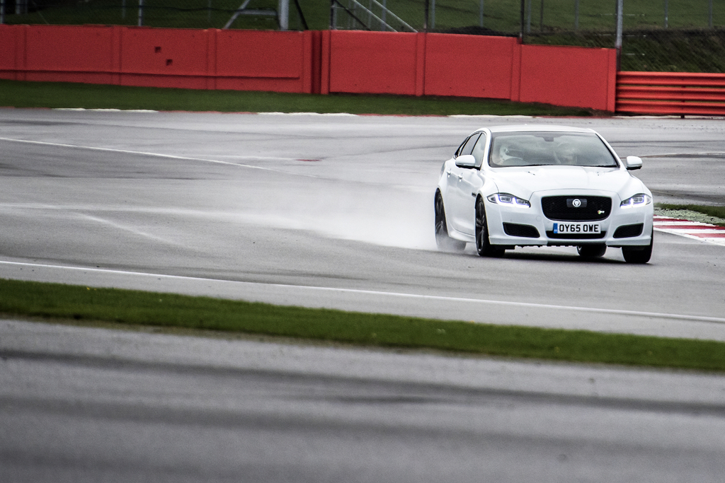 Jaguar Land Rover Silverstone’un Peşinde