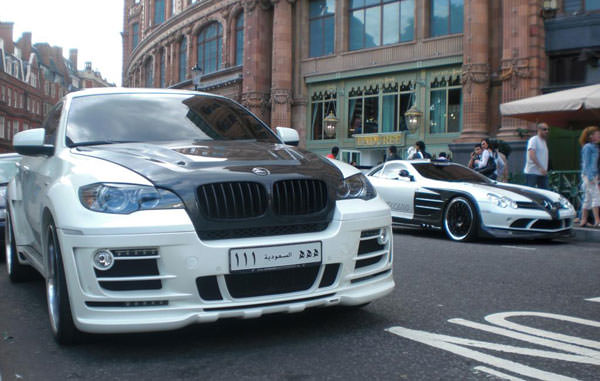 Arap Milyarderler Otomobillerini Özel Kargo Uçaklarıyla Getiriyor