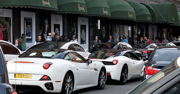 Arap Milyarderler Otomobillerini Özel Kargo Uçaklarıyla Getiriyor