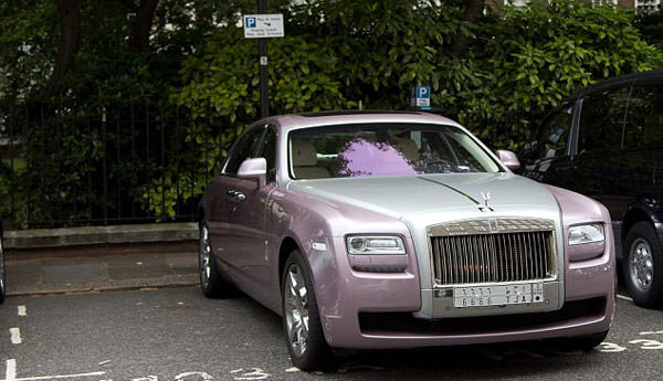 Arap Milyarderler Otomobillerini Özel Kargo Uçaklarıyla Getiriyor