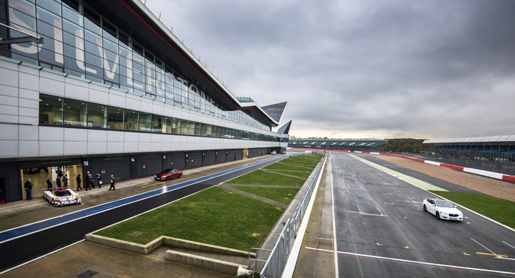 Jaguar Land Rover Silverstone’un Peşinde