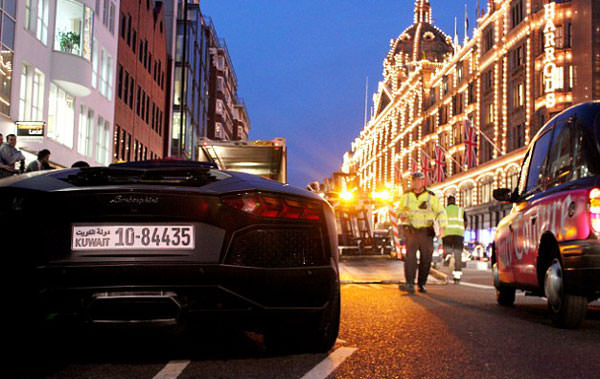 Arap Milyarderler Otomobillerini Özel Kargo Uçaklarıyla Getiriyor