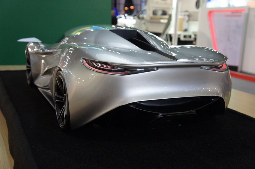 15 Yaşındaki Gencin Elinden Çıkan Koenigsegg