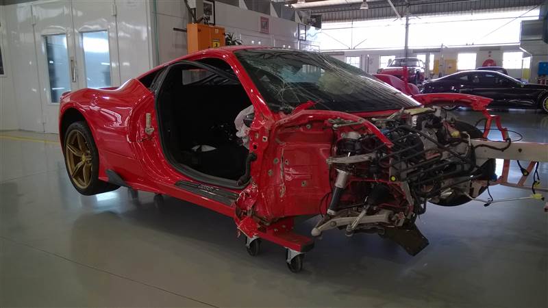 Kazalı Ferrari 200 Bin Dolara Alıcısını Bekliyor