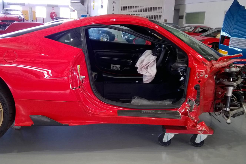 Kazalı Ferrari 200 Bin Dolara Alıcısını Bekliyor