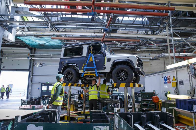 İki Milyonuncu Land Rover Defender Açık Arttırmada Satıldı