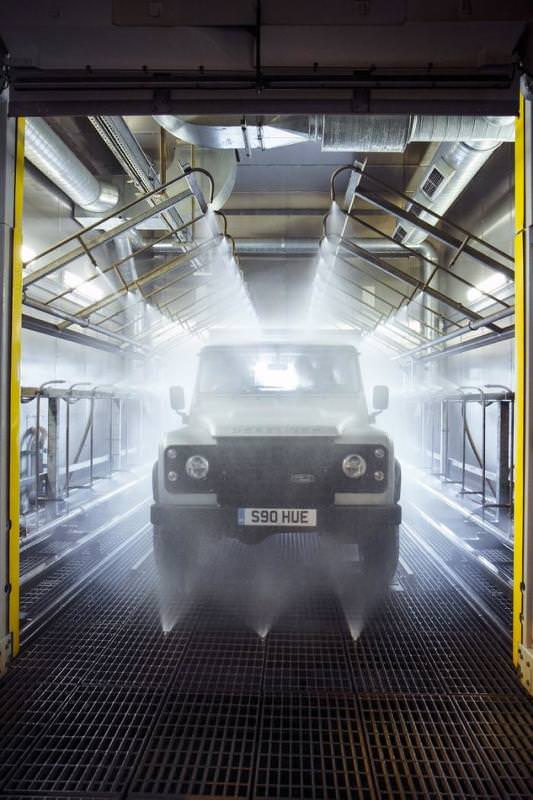 İki Milyonuncu Land Rover Defender Açık Arttırmada Satıldı